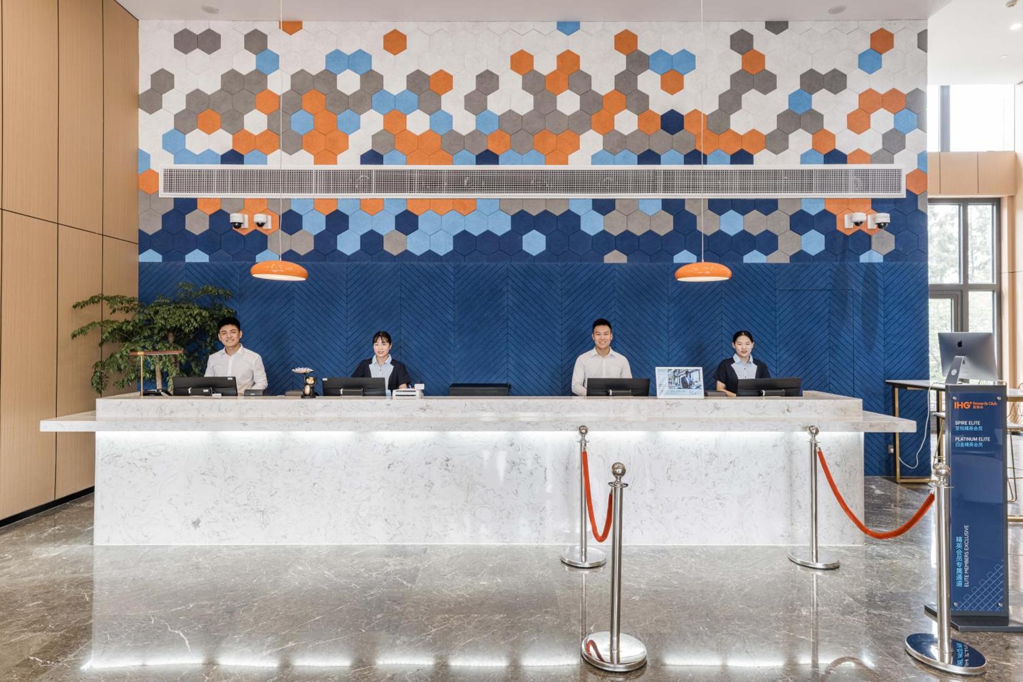 Holiday Inn Express Shanghai Pudong Chuansha, An Ihg Hotel Kültér fotó